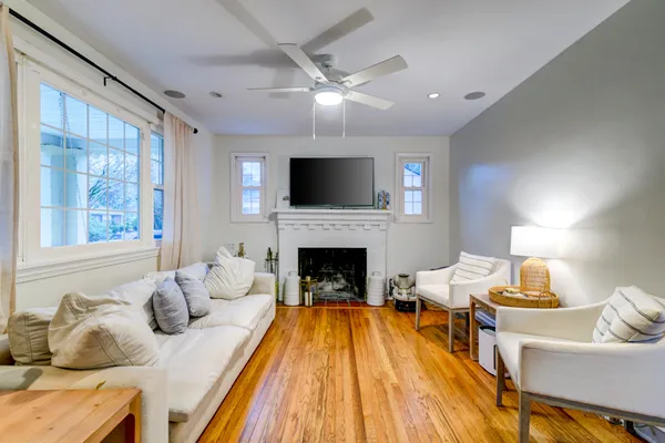 $2,900 | 218 Live Oak Avenue, Charleston, SC 29407