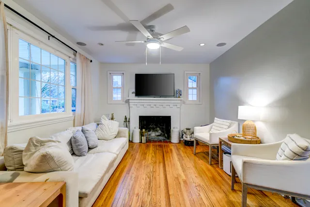 $2,900 | 218 Live Oak Avenue, Charleston, SC 29407