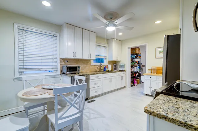 $2,900 | 218 Live Oak Avenue, Charleston, SC 29407