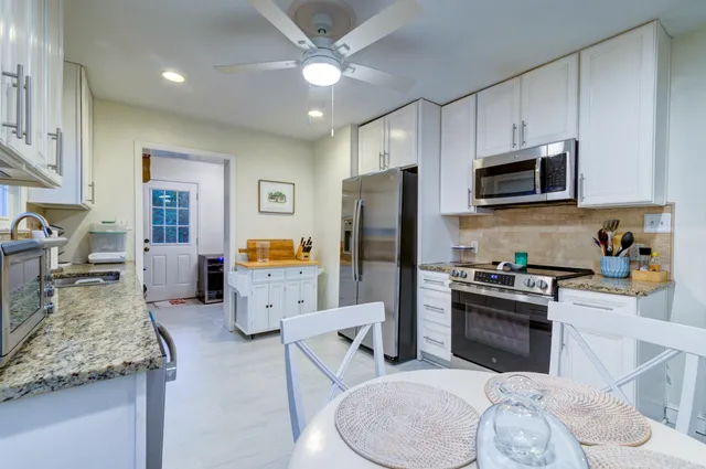 $2,900 | 218 Live Oak Avenue, Charleston, SC 29407