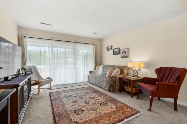 $112,500 | 742 West Kilgore Road, Unit 307, Kalamazoo, MI 49008