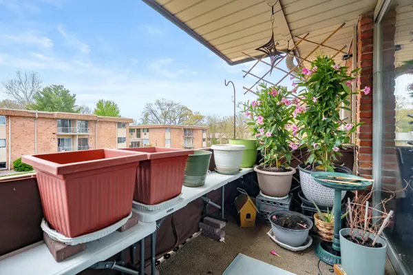 $112,500 | 742 West Kilgore Road, Unit 307, Kalamazoo, MI 49008