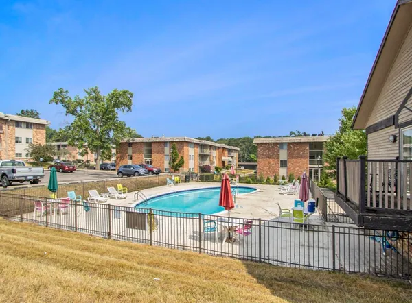 $112,500 | 742 West Kilgore Road, Unit 307, Kalamazoo, MI 49008