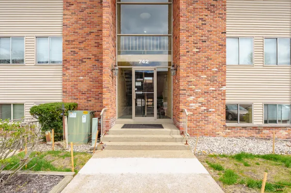 $112,500 | 742 West Kilgore Road, Unit 307, Kalamazoo, MI 49008