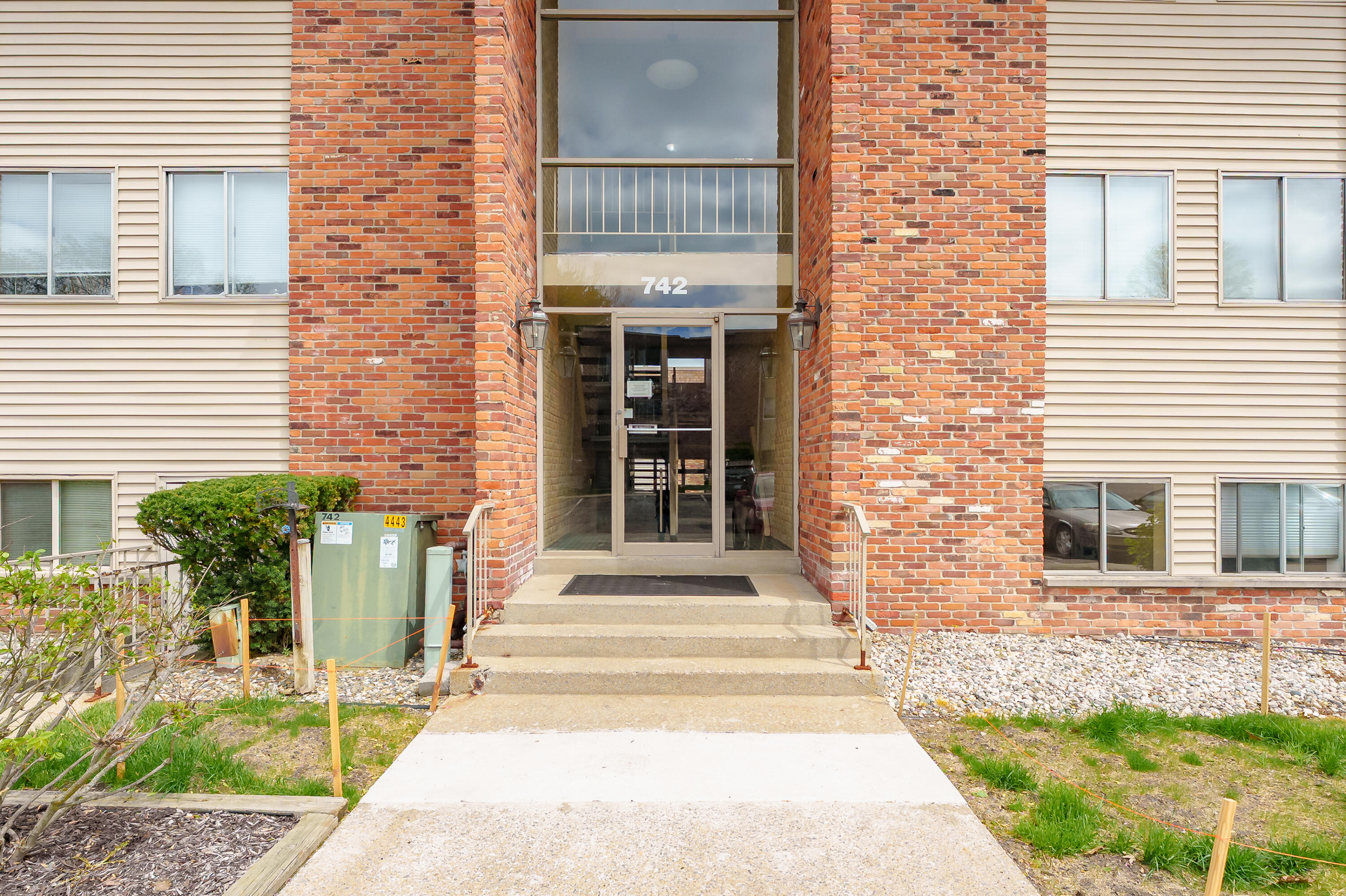 742 West Kilgore Road, Unit 307 Kalamazoo, MI 49008 - Photo 3 of 36 Kilgore Rd W 742 Unit 307 Kalamazoo 4900