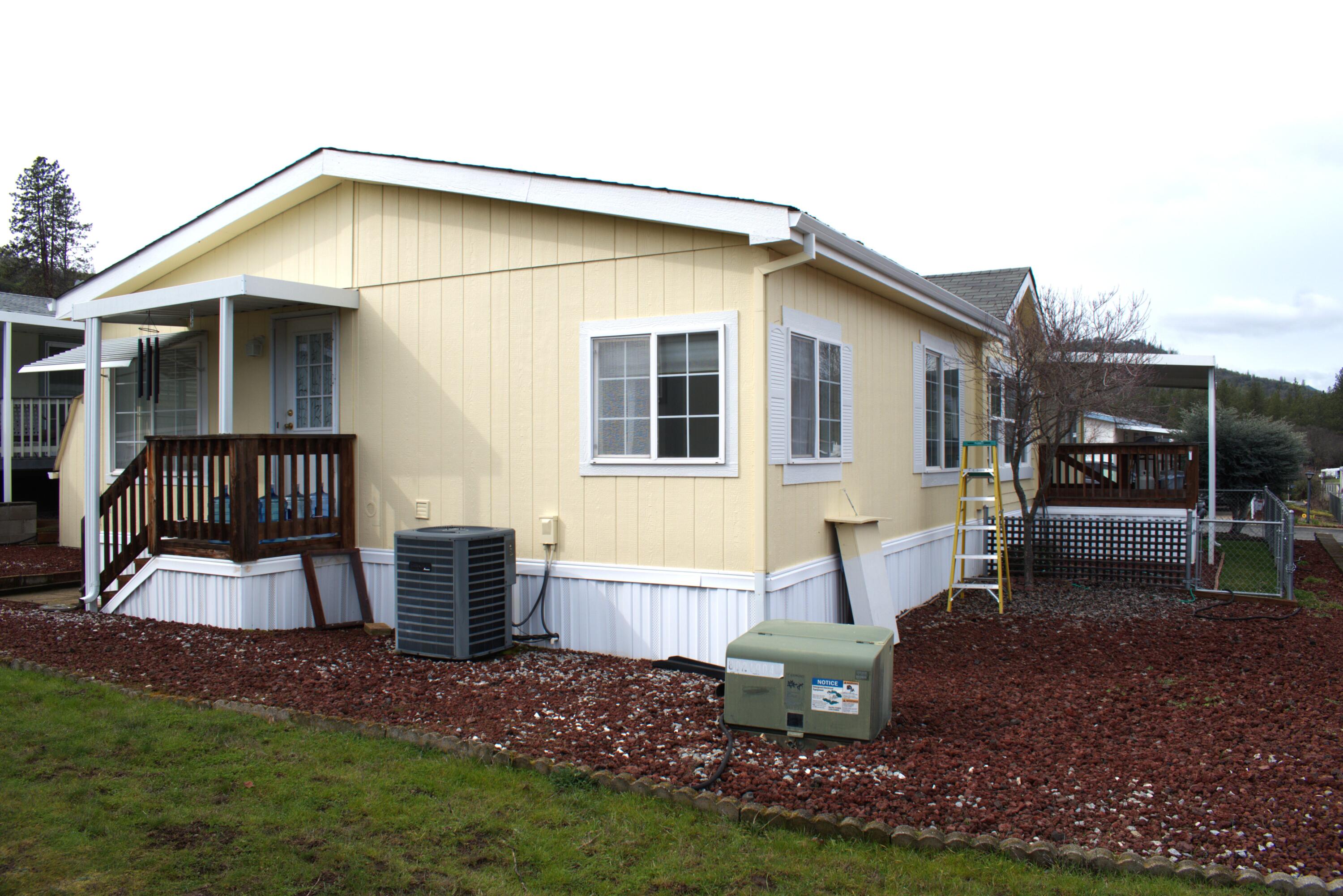 8401 Old Stage Road, Unit 33 Central Point, OR 97502 - Photo 4 of 43 DSC_0805
