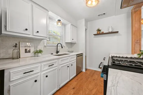 $595,000 | 5300 Suburban Drive, Austin, TX 78745