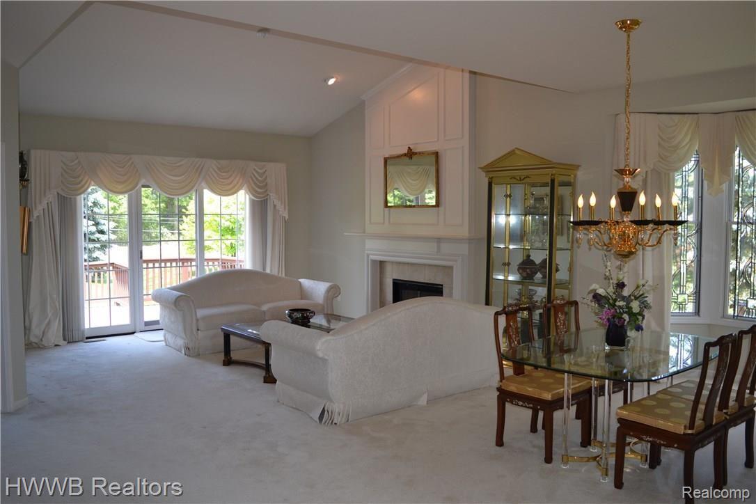 1623 Boulder Court Rochester, MI 48306 - Photo 12 of 28 12 - Living Room.JPG