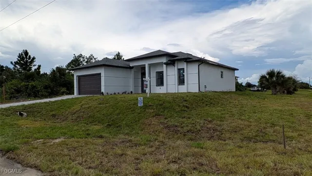 a view of a house with a yard