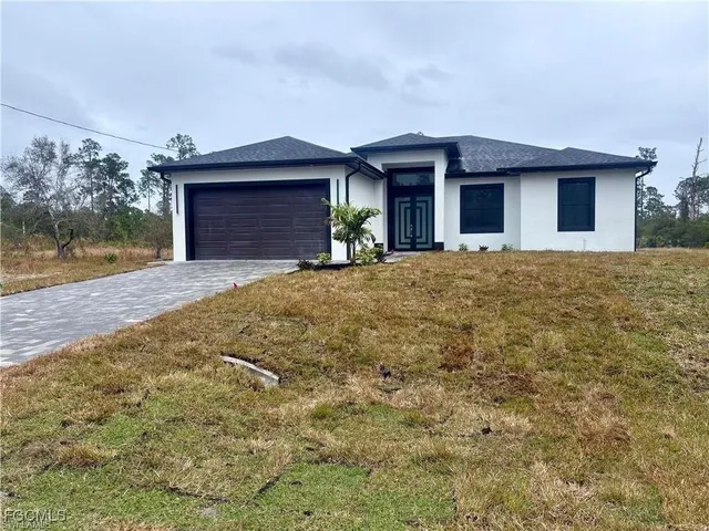 $2,600 | 3302 East 18th Street, Lehigh Acres, FL 33972