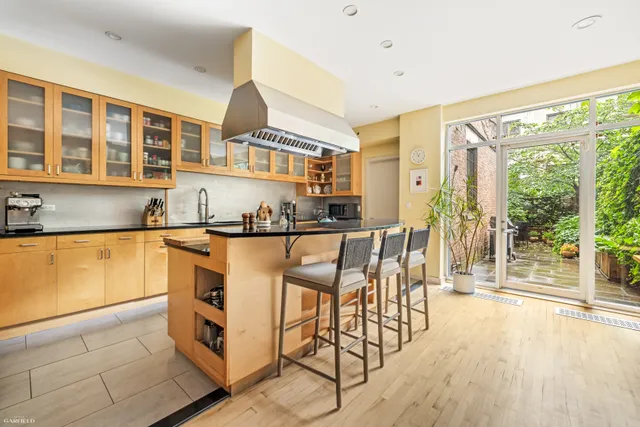 a view of a livingroom and dining room