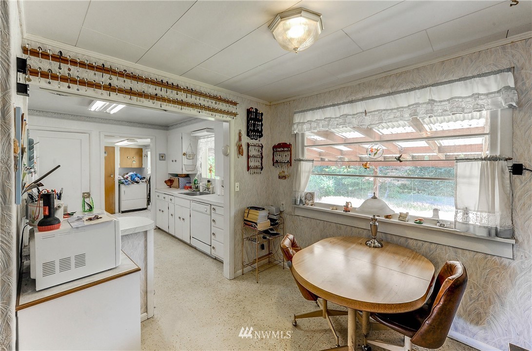 7208 Lower Ridge Road Everett, WA 98203 - Photo 13 of 24