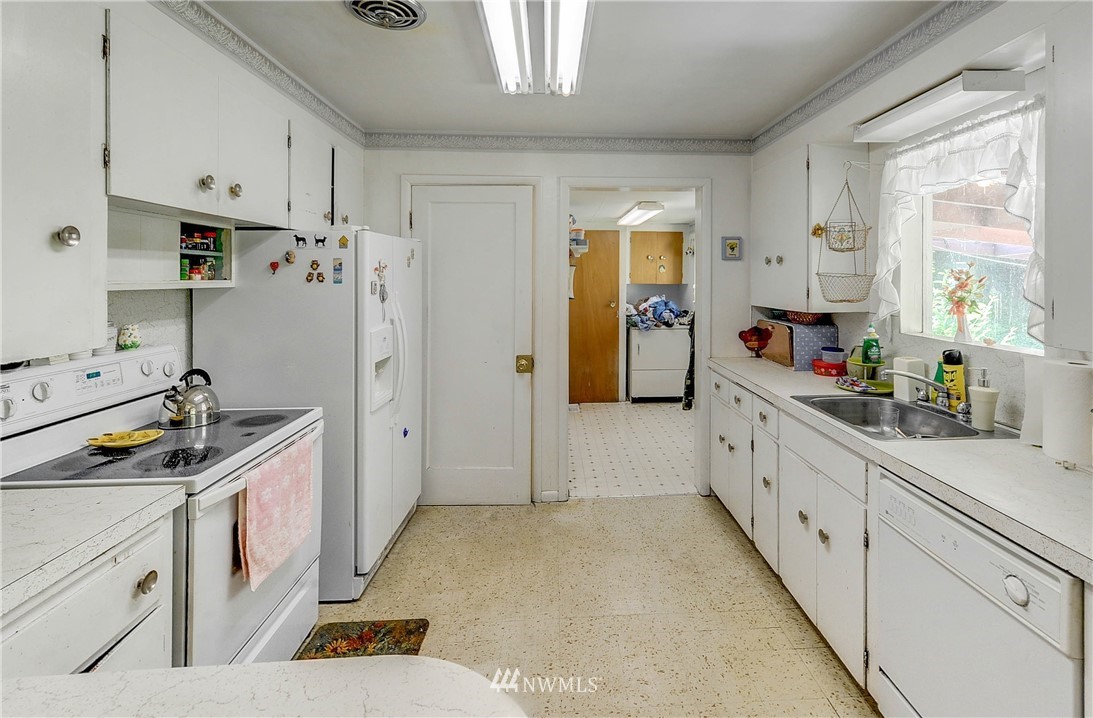 7208 Lower Ridge Road Everett, WA 98203 - Photo 16 of 24