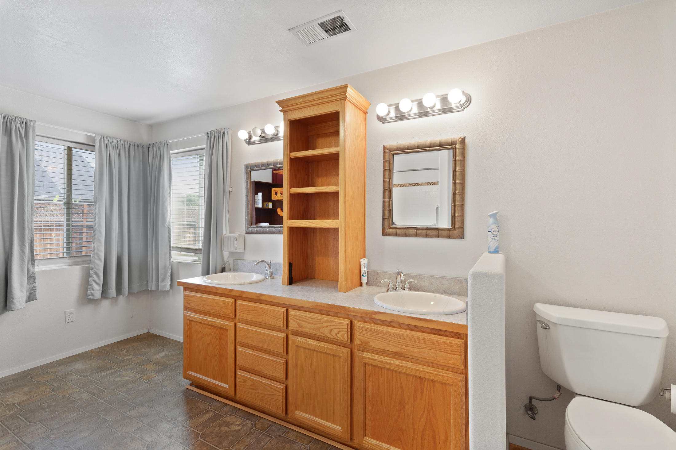 2488 Leonard Road Grants Pass, OR 97527 - Photo 23 of 37 Master Bathroom