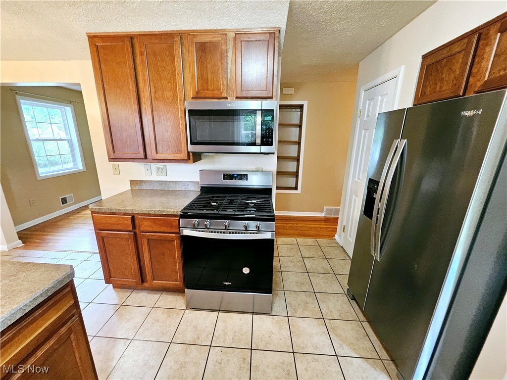 8376 Priem Road Strongsville, OH 44149 - Photo 28 of 50 Newer Stainless Steel Appliances included!
