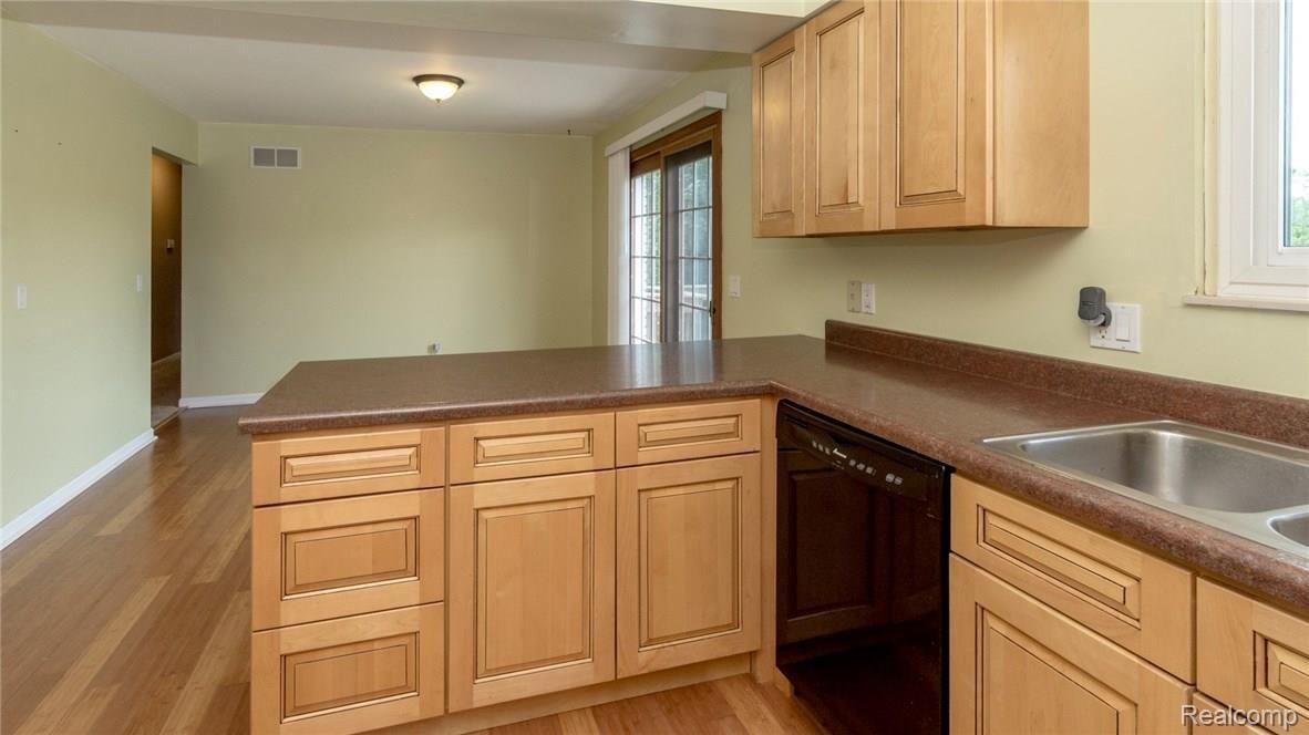 10083 Gordon Road Fenton, MI 48430 - Photo 17 of 51 16_31.jpg