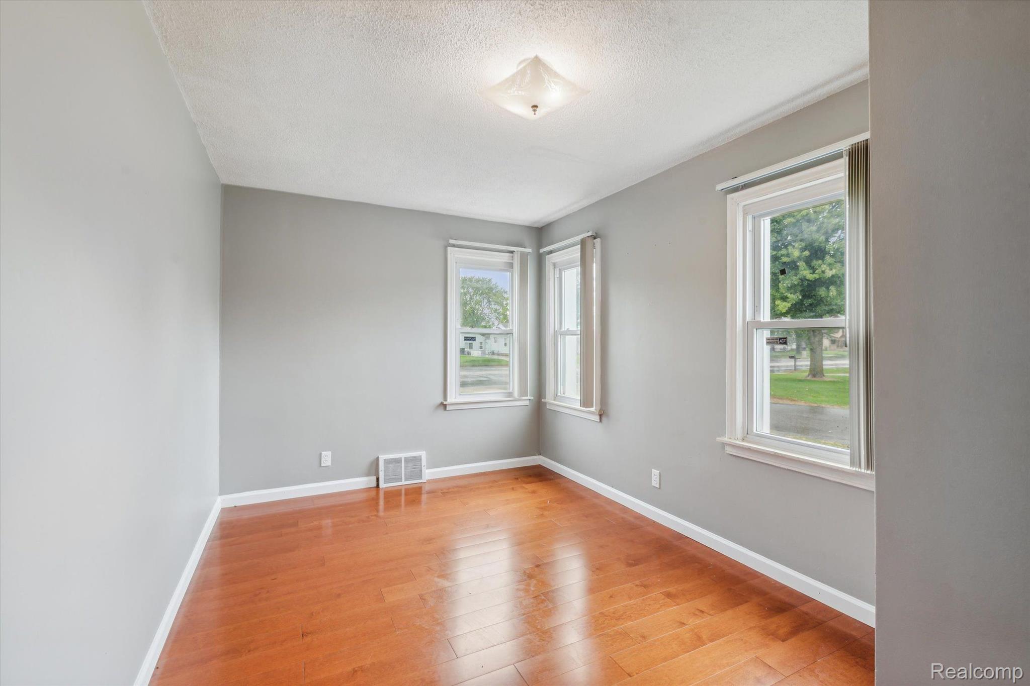 15813 Allen Road Southgate, MI 48195 - Photo 13 of 35 First Floor Primary Bedroom