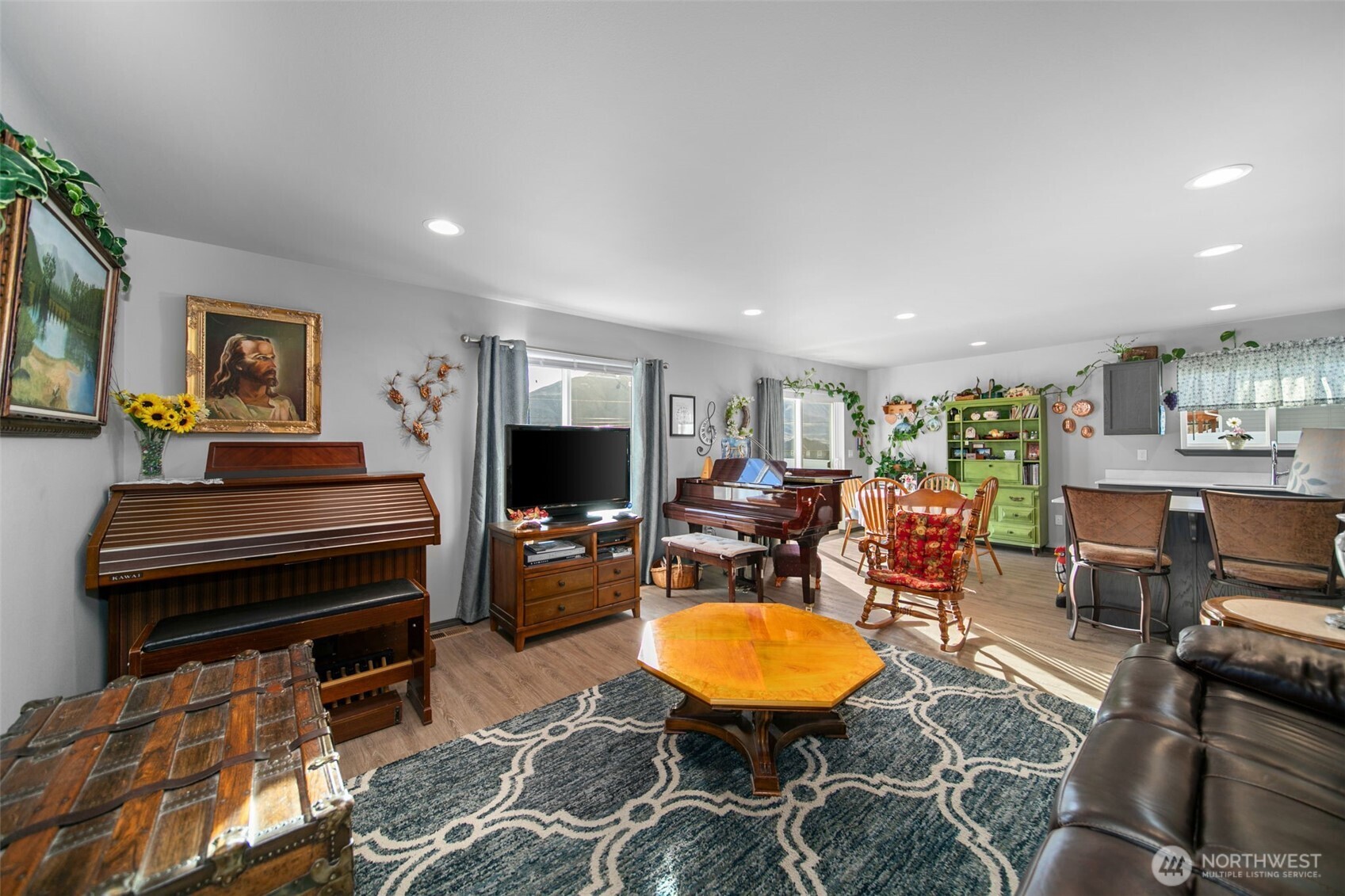 2314 Southeast Marlette Road East Wenatchee, WA 98802 - Photo 11 of 27 a living room with furniture a flat screen tv and kitchen view
