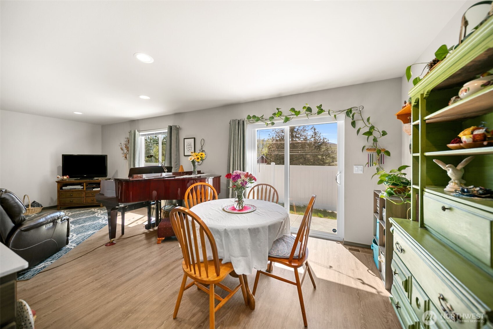 2314 Southeast Marlette Road East Wenatchee, WA 98802 - Photo 13 of 29 a dining room with furniture and wooden floor