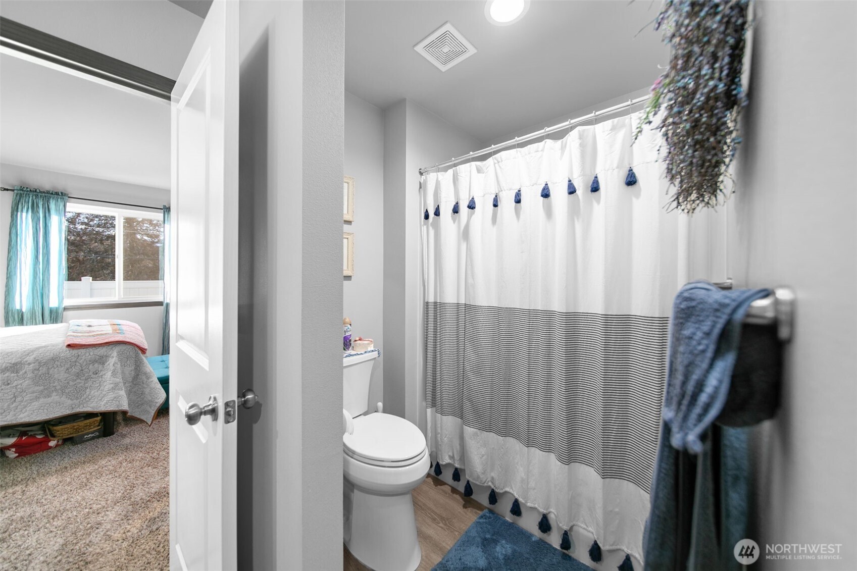 2314 Southeast Marlette Road East Wenatchee, WA 98802 - Photo 19 of 29 a bathroom with a toilet and a shower