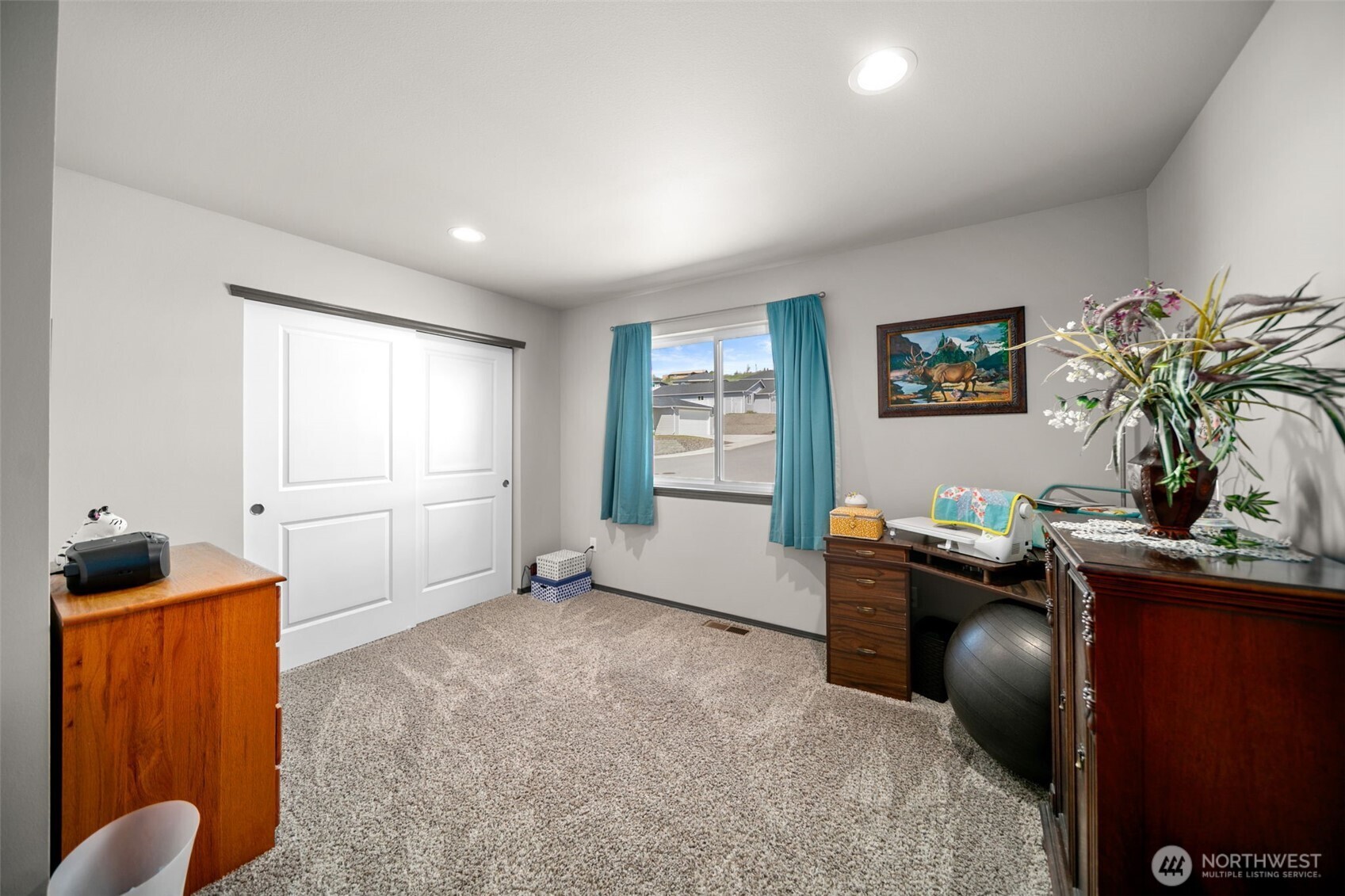 2314 Southeast Marlette Road East Wenatchee, WA 98802 - Photo 20 of 29 a workspace with furniture and window