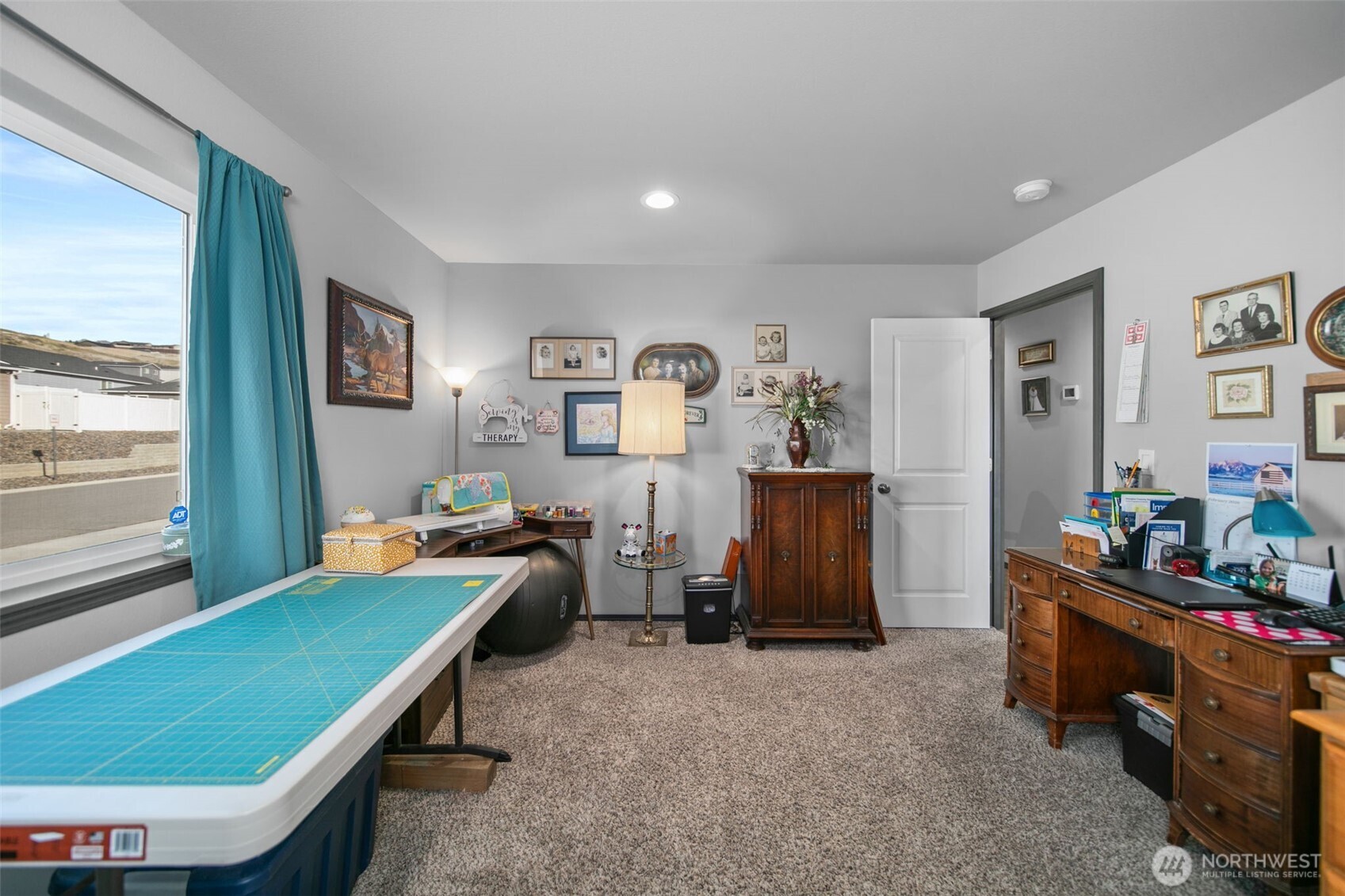 2314 Southeast Marlette Road East Wenatchee, WA 98802 - Photo 21 of 27 a room with furniture and window
