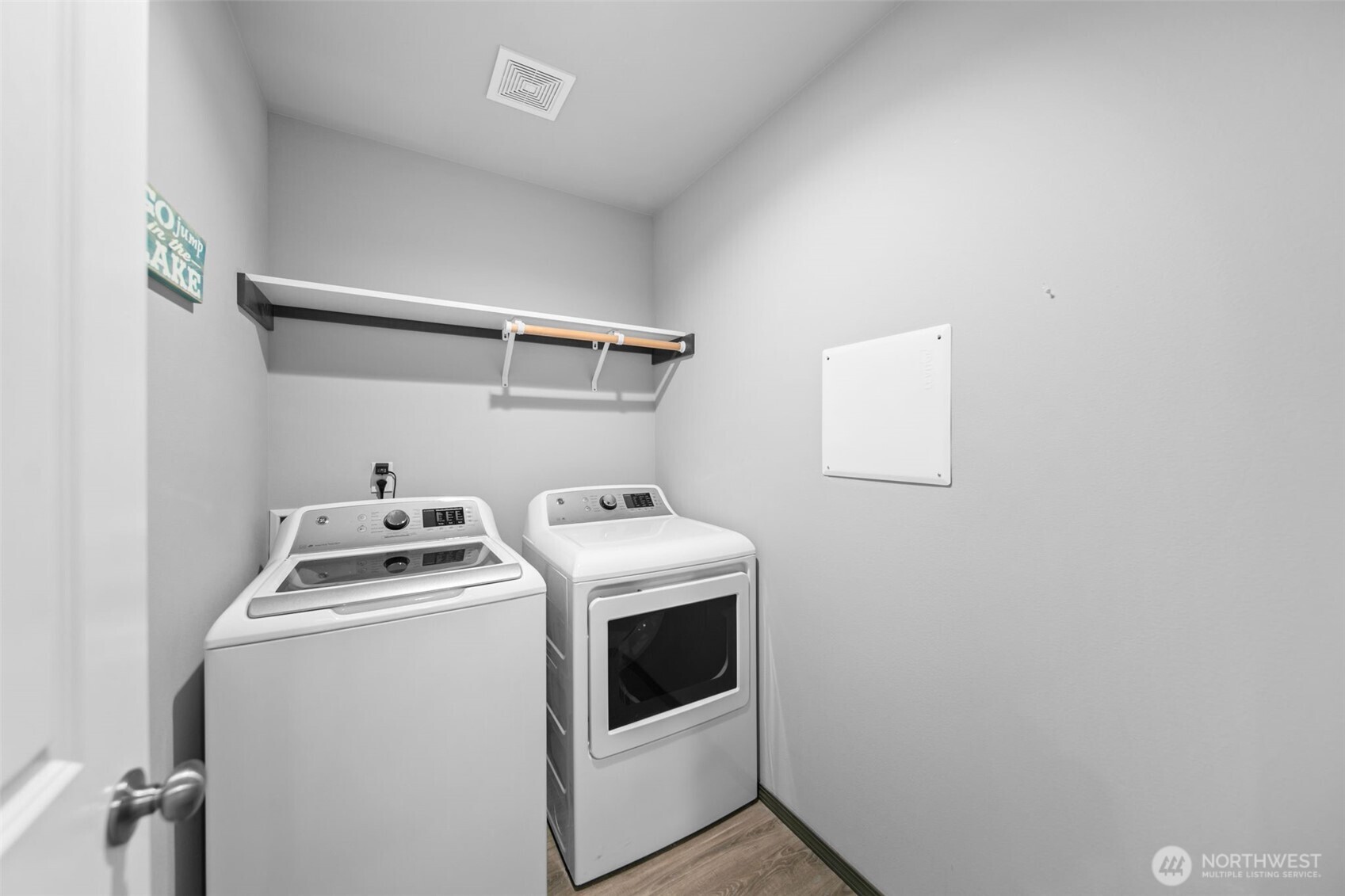 2314 Southeast Marlette Road East Wenatchee, WA 98802 - Photo 22 of 27 a utility room with dryer and washer