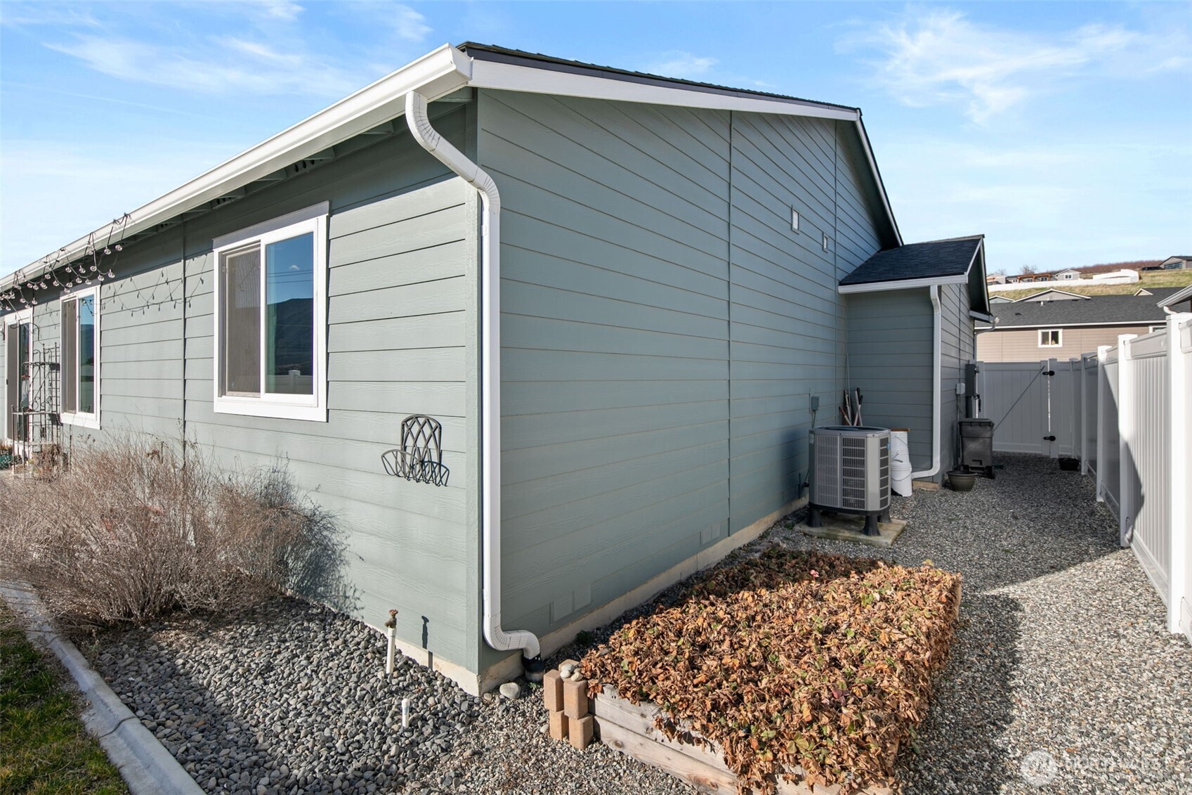 2314 Southeast Marlette Road East Wenatchee, WA 98802 - Photo 23 of 27 a backyard of a house