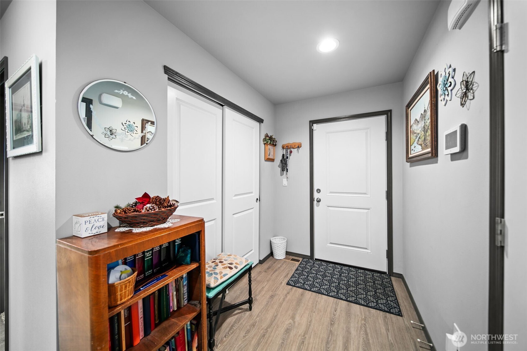 2314 Southeast Marlette Road East Wenatchee, WA 98802 - Photo 3 of 27 a room with toys and wooden floor