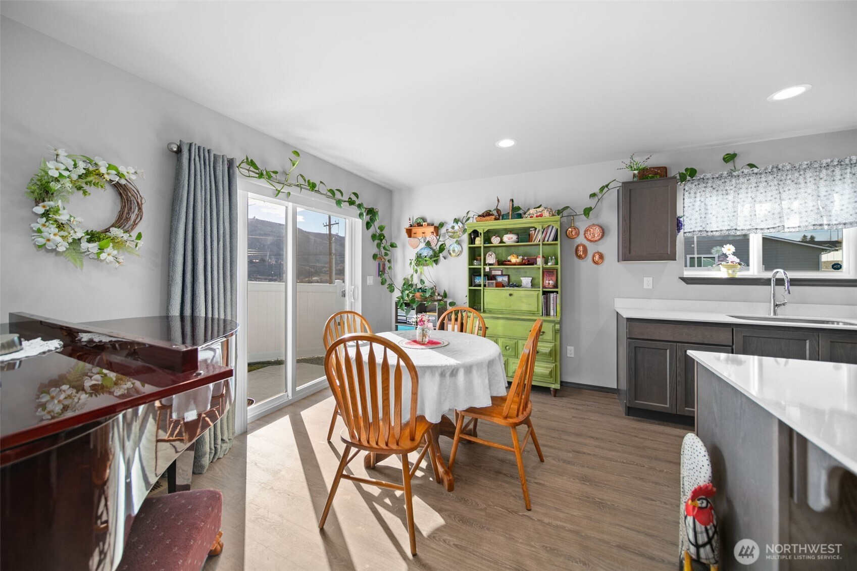 2314 Southeast Marlette Road East Wenatchee, WA 98802 - Photo 9 of 27 a dining room with furniture and window