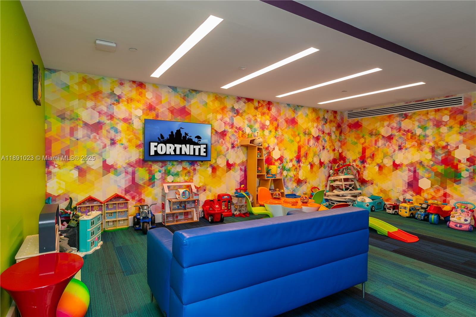 300 Sunny Isles Boulevard, Unit 41607 Sunny Isles Beach, FL 33160 - Photo 36 of 73