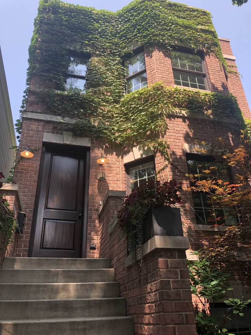 a picture of a building