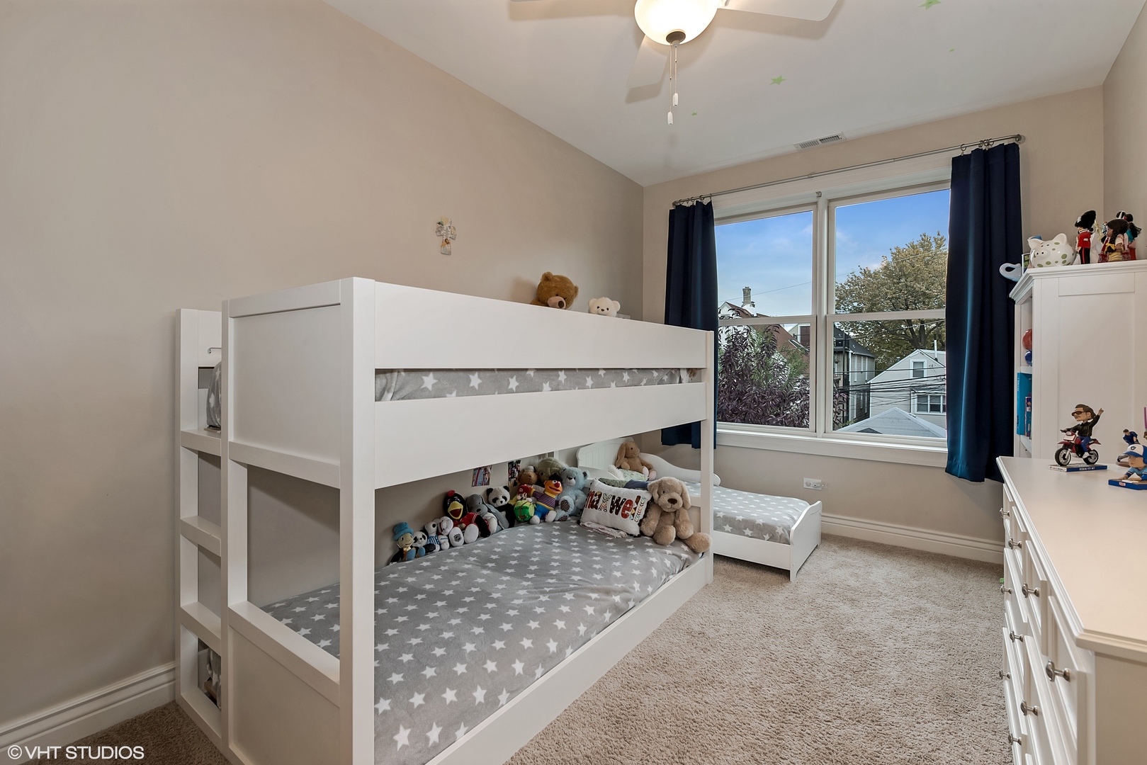 1834 West School Street Chicago, IL 60657 - Photo 14 of 21 a view of a livingroom with furniture and windows