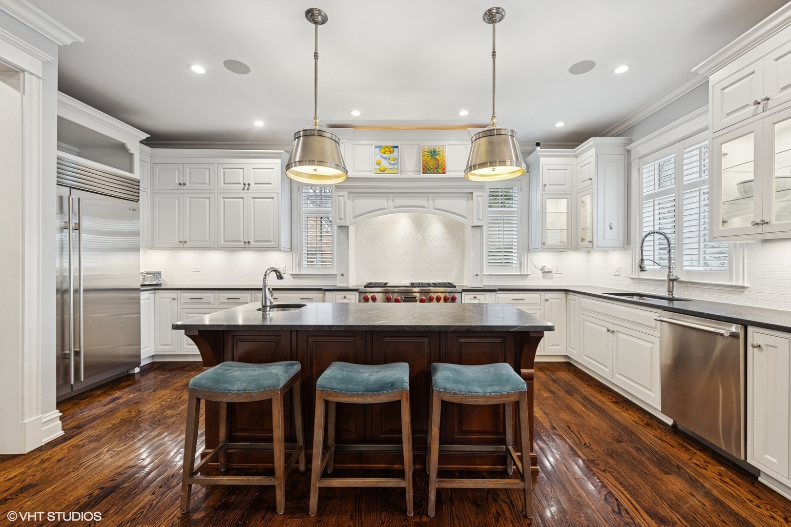 535 Walker Road Hinsdale, IL 60521 - Photo 5 of 29 a kitchen with a table chairs sink and cabinets
