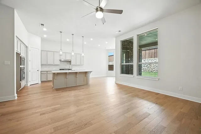 a view of a house with backyard and garden