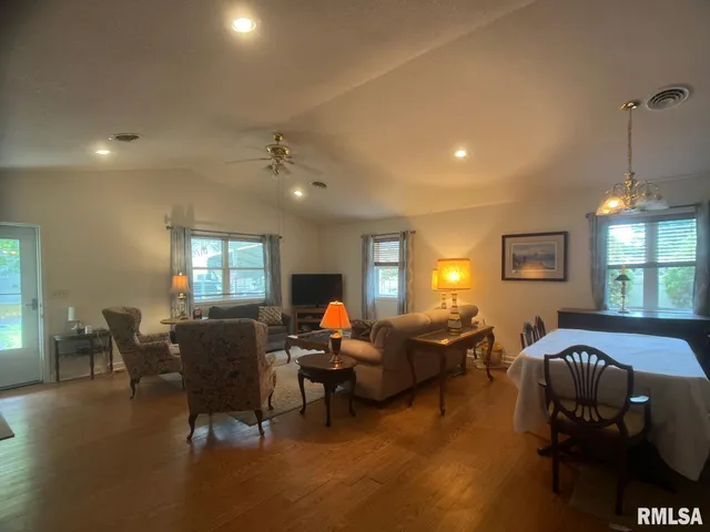 $155,000 | 617 North 10th Street, Herrin, IL 62948