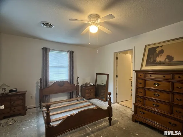 $155,000 | 617 North 10th Street, Herrin, IL 62948