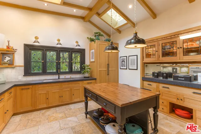 a kitchen that has a lot of cabinets in it