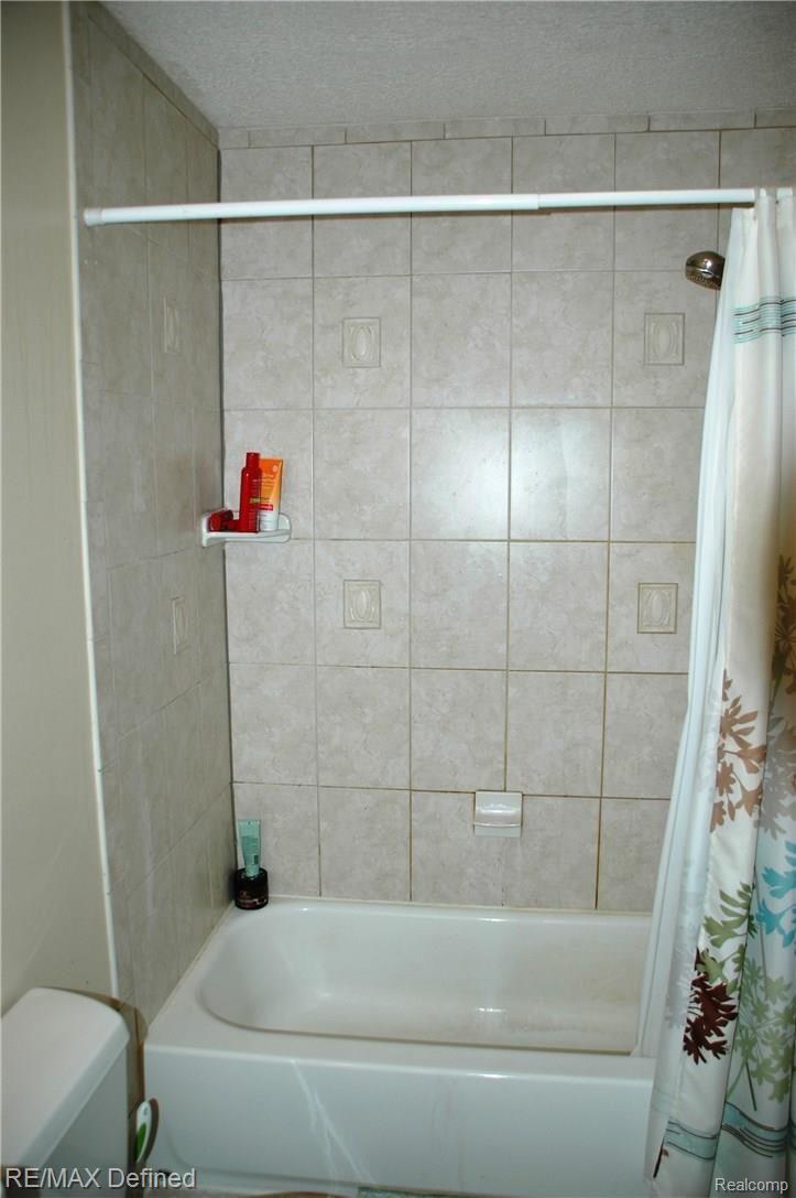 10190 Horton Road Goodrich, MI 48438 - Photo 26 of 34 8 2nd fl bath.JPG