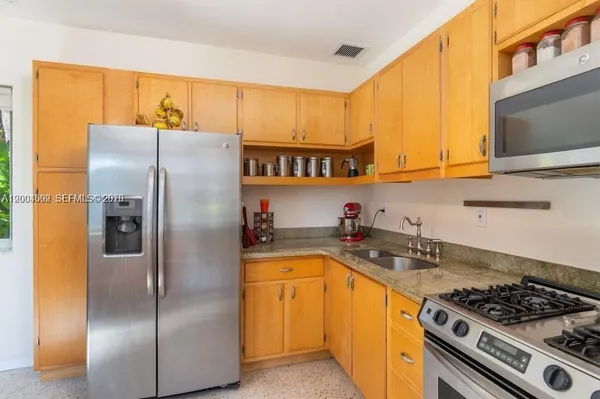 $9,700 | 1123 Bay Drive, Miami Beach, FL 33141