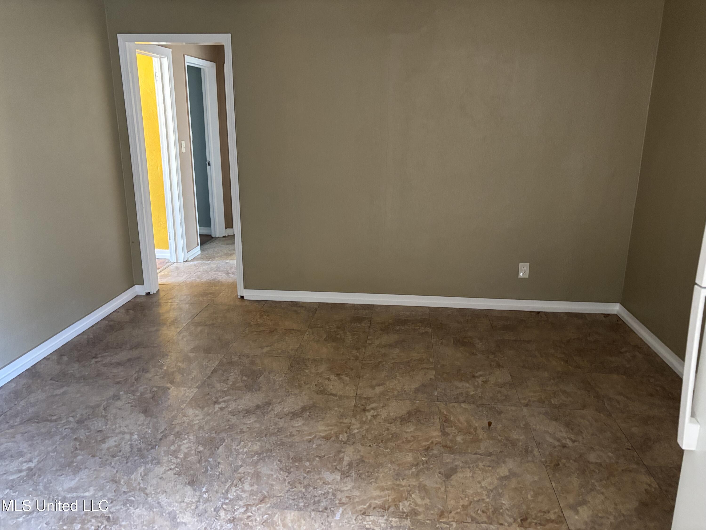 103 Fair Court Jackson, MS 39209 - Photo 4 of 8 IMG_5230