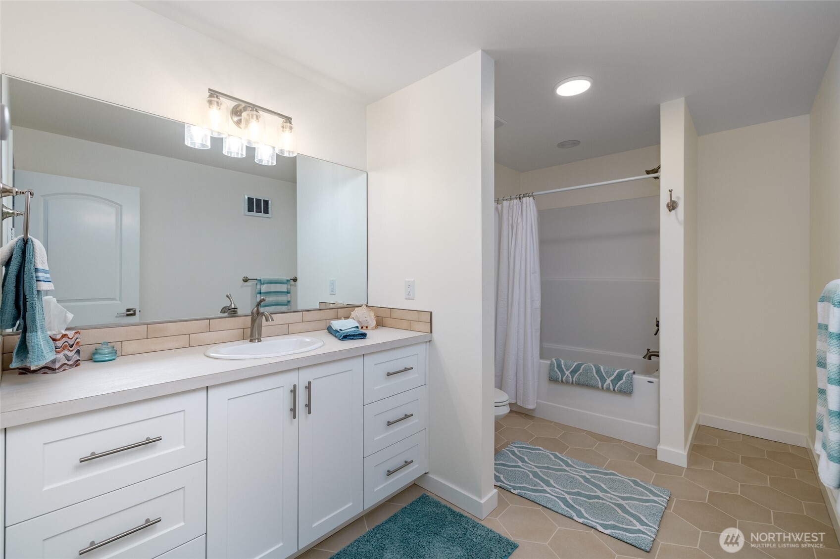 3903 Isle Way Anacortes, WA 98221 - Photo 8 of 40