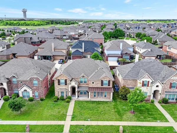 $539,900 | 127 Lake Trail Drive, Red Oak, TX 75154