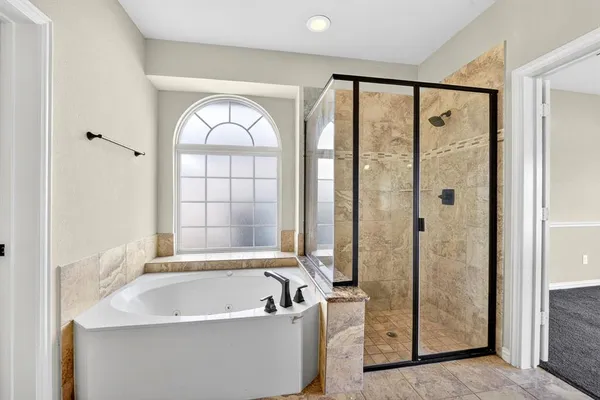 $539,900 | 127 Lake Trail Drive, Red Oak, TX 75154