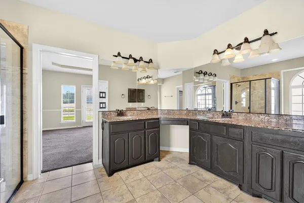 $539,900 | 127 Lake Trail Drive, Red Oak, TX 75154