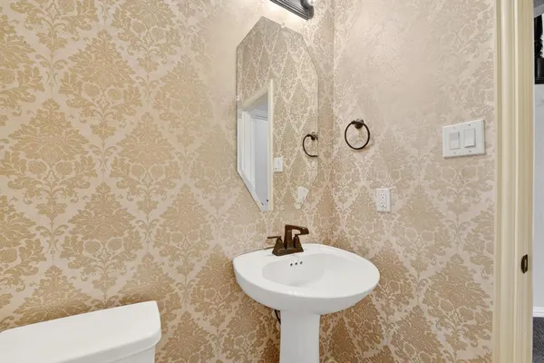 $539,900 | 127 Lake Trail Drive, Red Oak, TX 75154