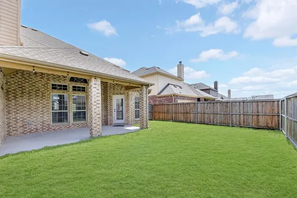 $539,900 | 127 Lake Trail Drive, Red Oak, TX 75154