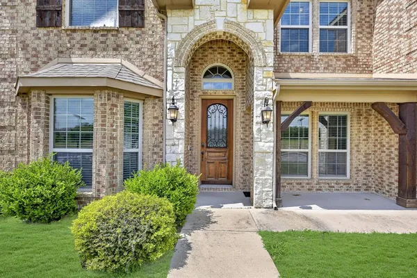 $539,900 | 127 Lake Trail Drive, Red Oak, TX 75154