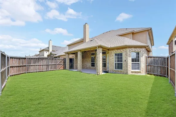 $539,900 | 127 Lake Trail Drive, Red Oak, TX 75154