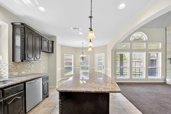 $539,900 | 127 Lake Trail Drive, Red Oak, TX 75154